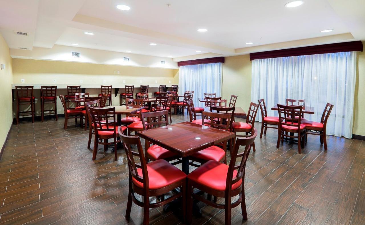 Red Roof Inn Plus+ & Suites Malone Dış mekan fotoğraf
