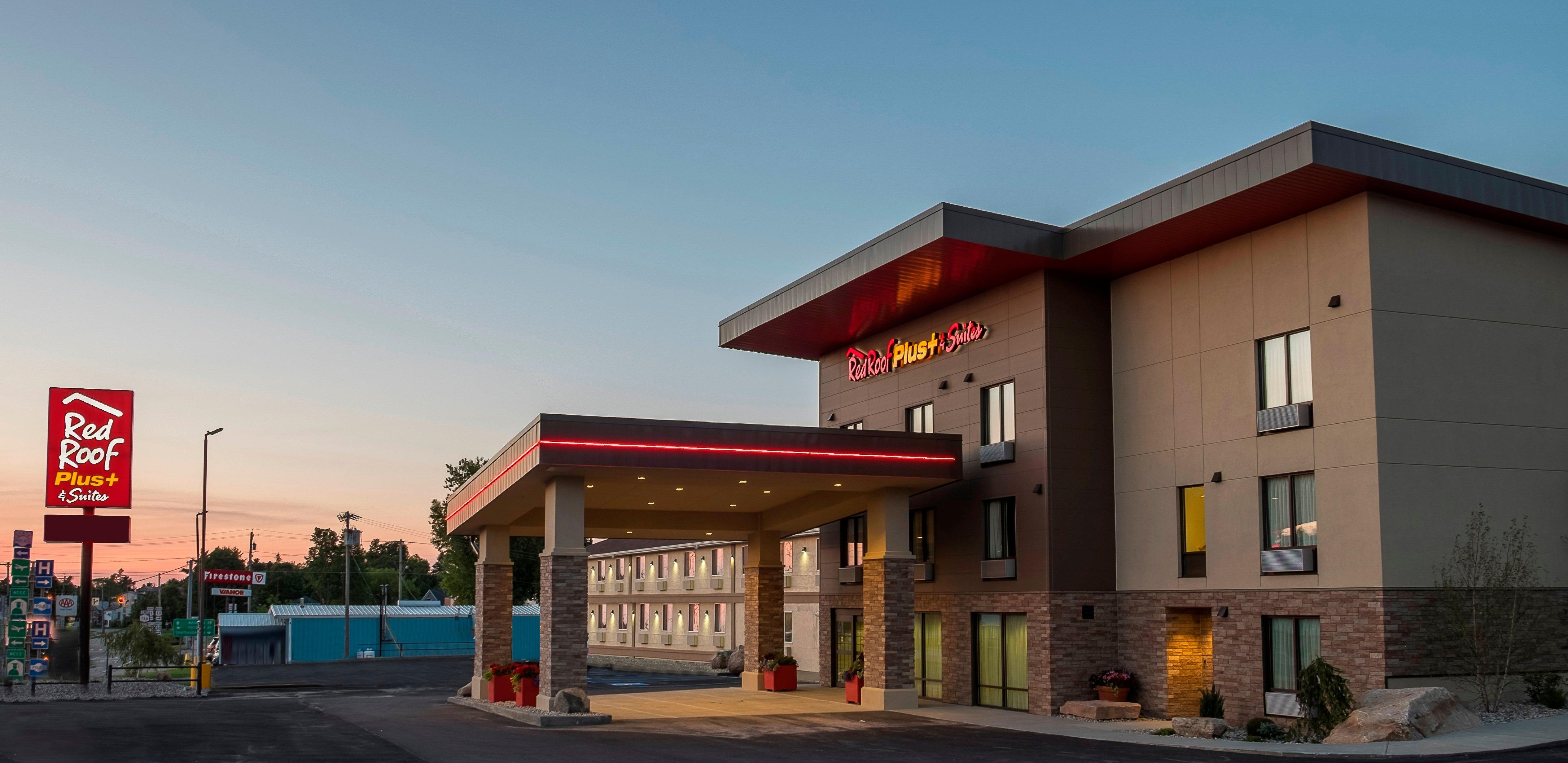 Red Roof Inn Plus+ & Suites Malone Dış mekan fotoğraf