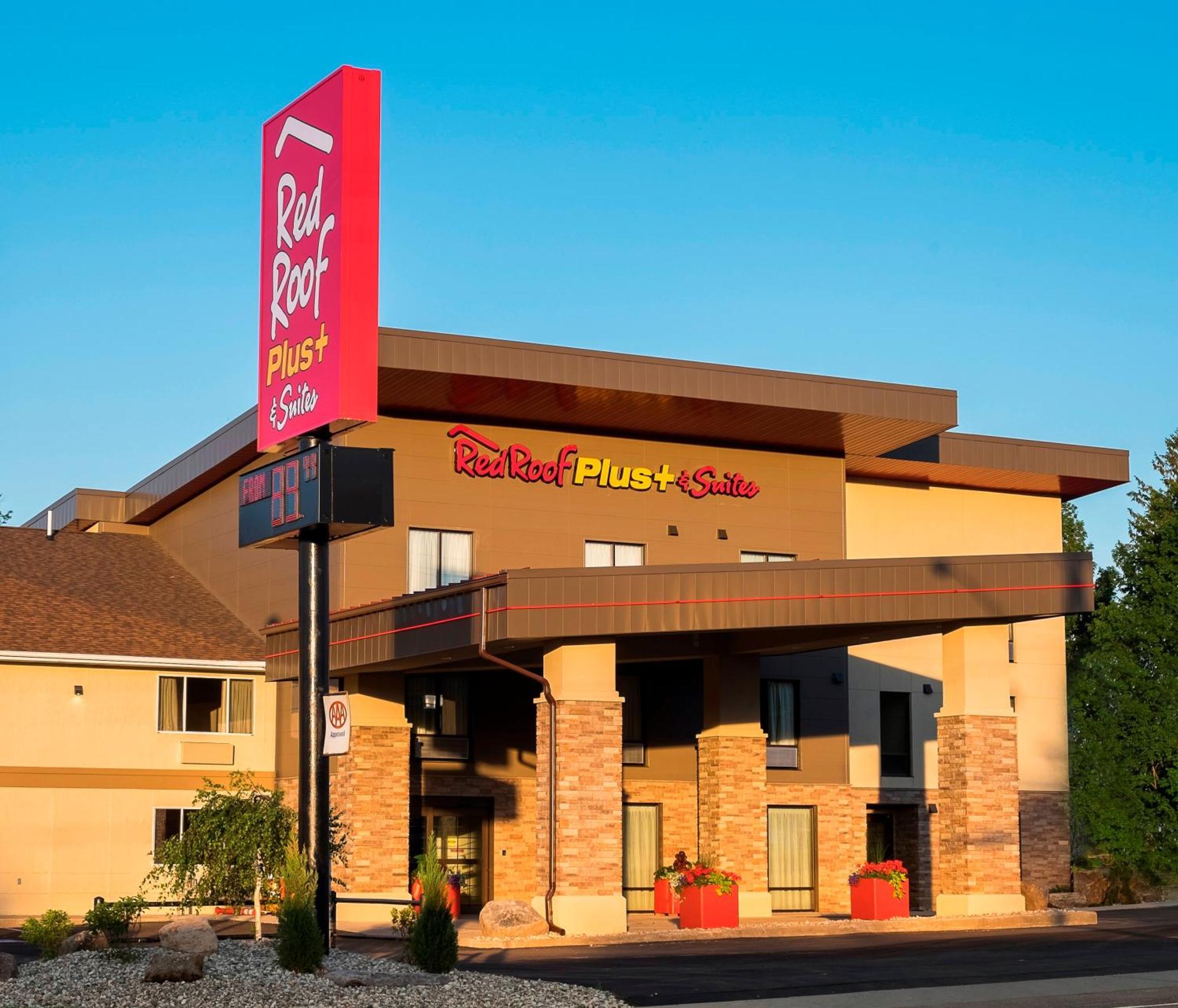 Red Roof Inn Plus+ & Suites Malone Dış mekan fotoğraf