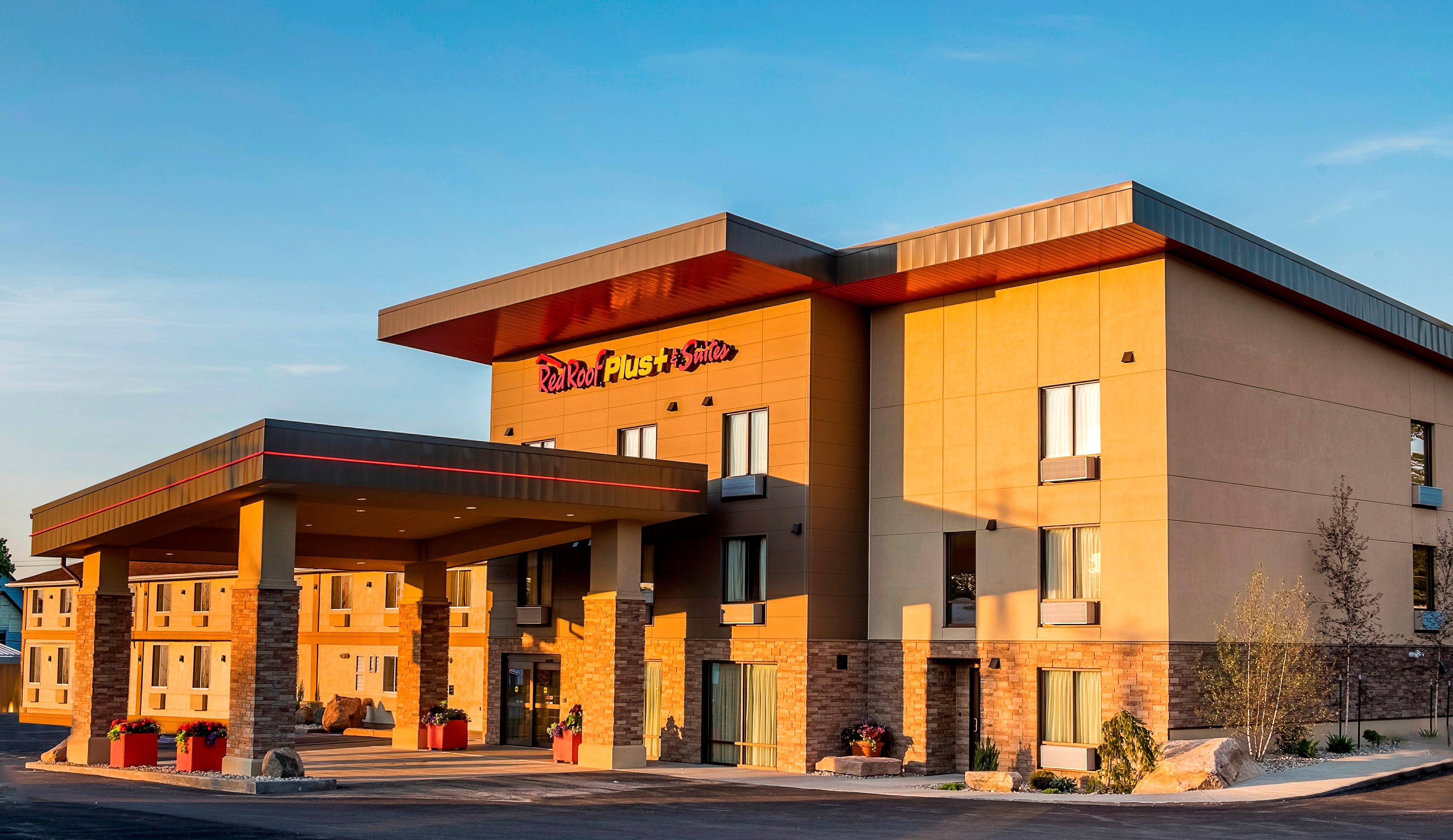 Red Roof Inn Plus+ & Suites Malone Dış mekan fotoğraf