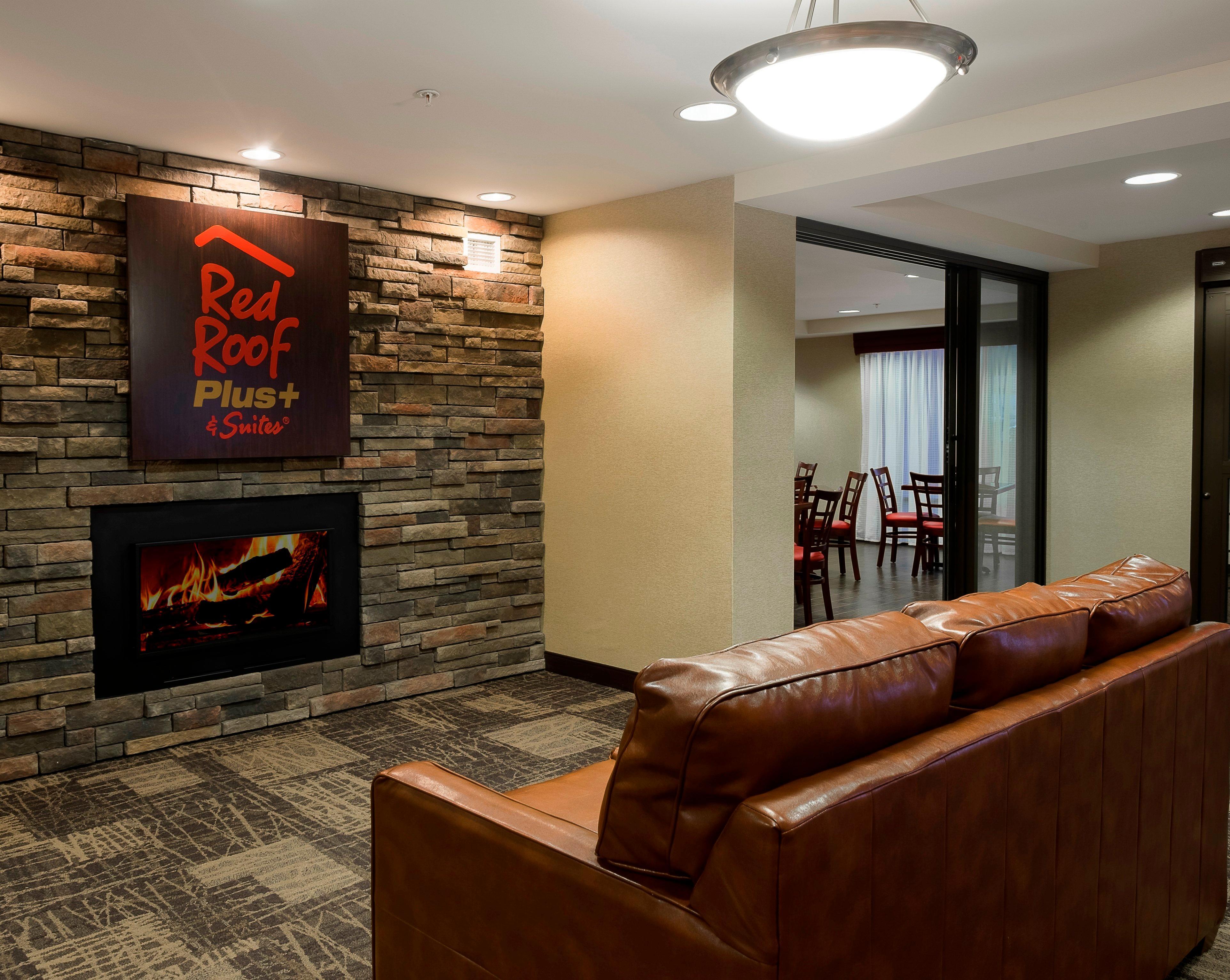 Red Roof Inn Plus+ & Suites Malone Dış mekan fotoğraf