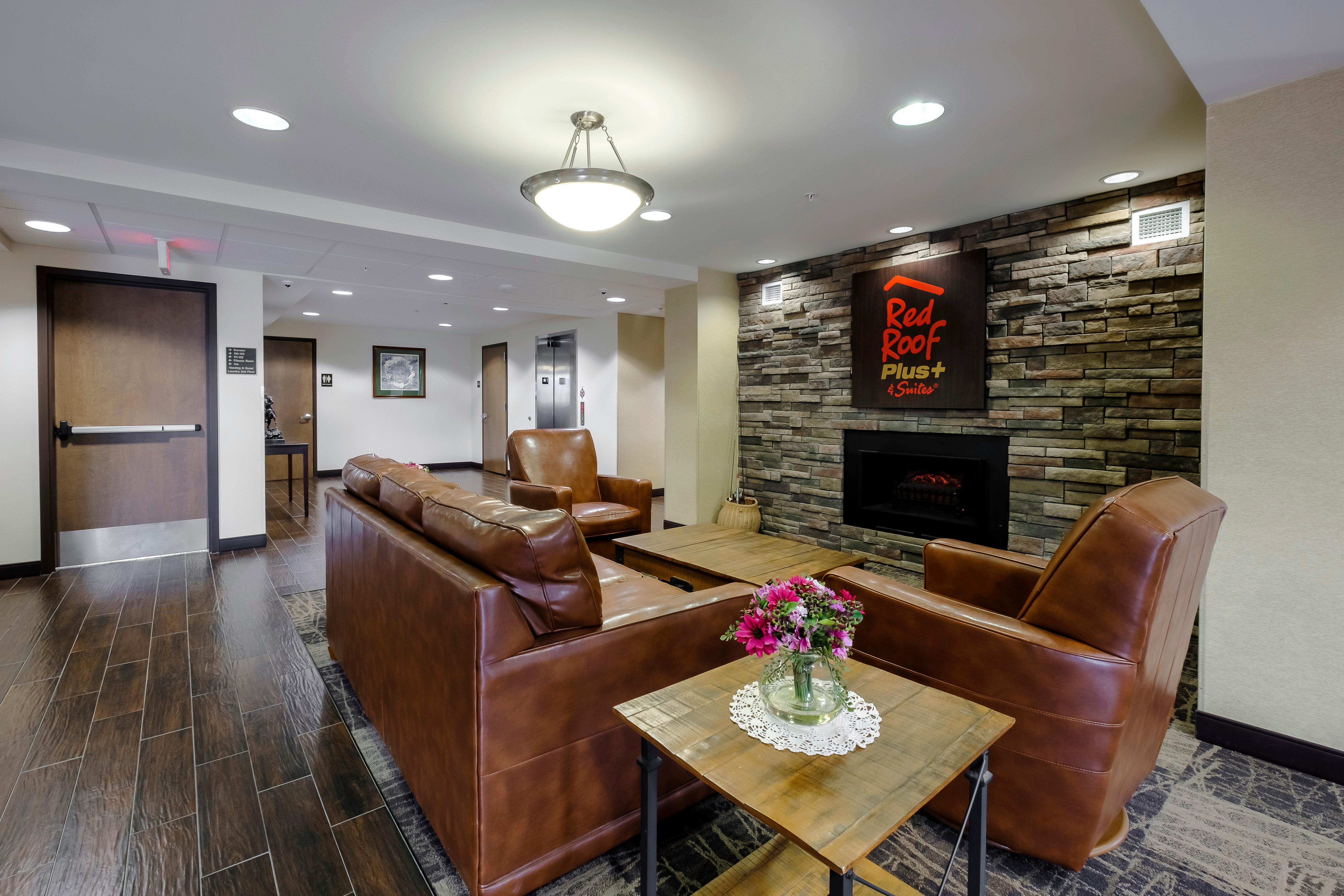 Red Roof Inn Plus+ & Suites Malone Dış mekan fotoğraf