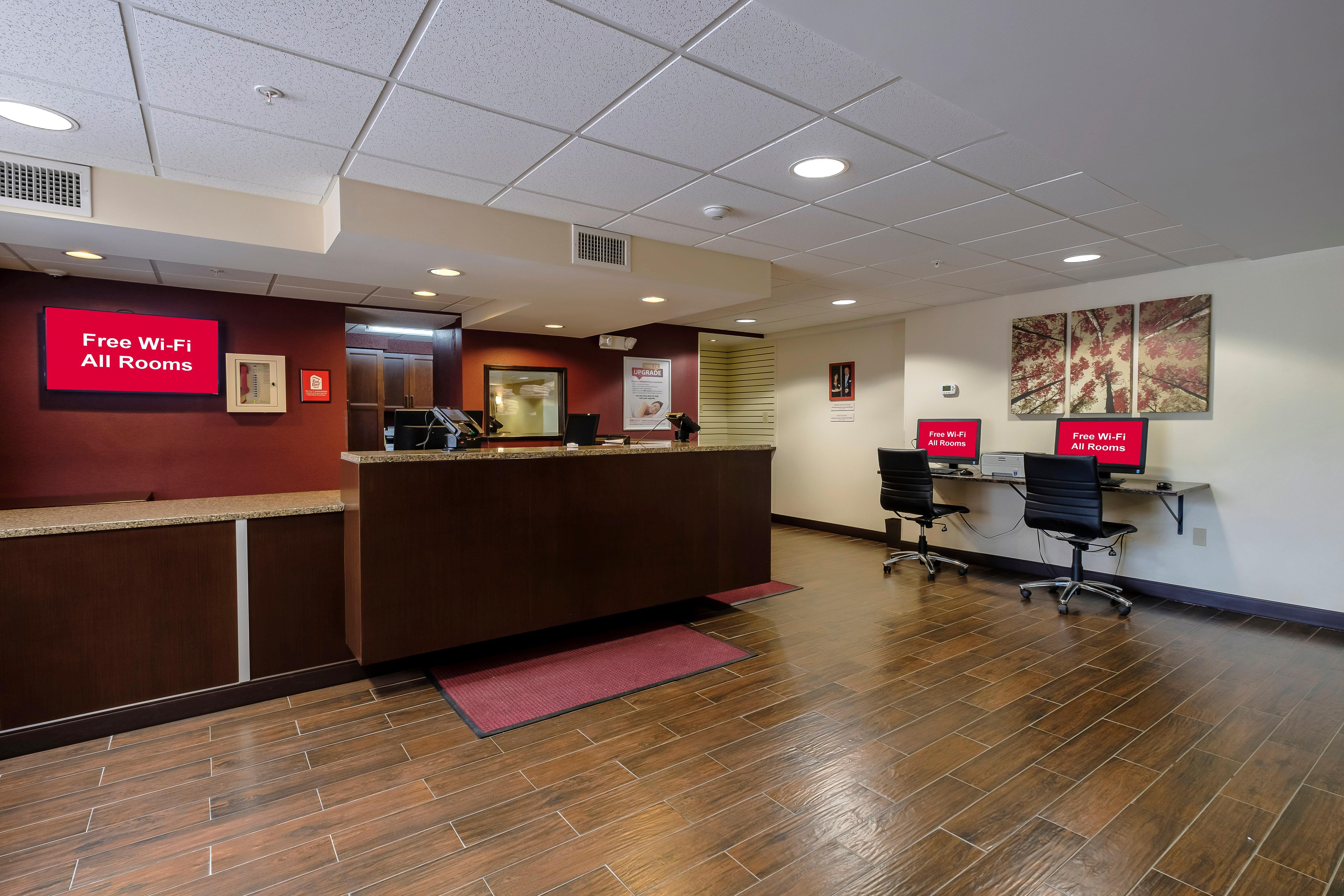 Red Roof Inn Plus+ & Suites Malone Dış mekan fotoğraf