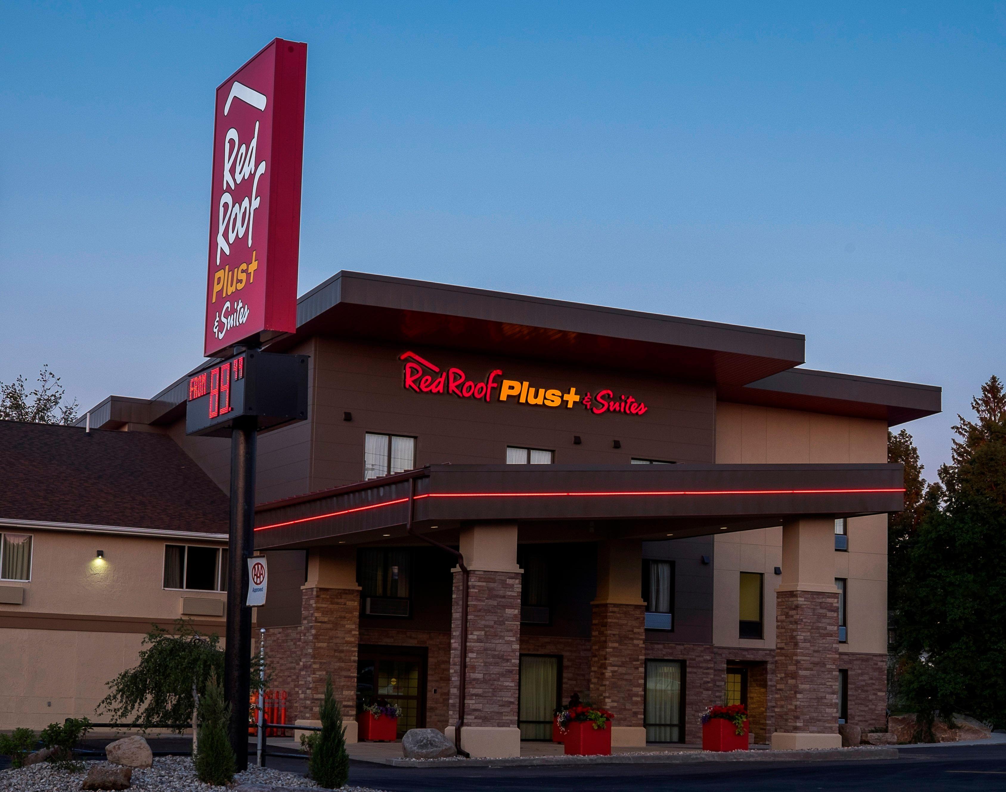 Red Roof Inn Plus+ & Suites Malone Dış mekan fotoğraf