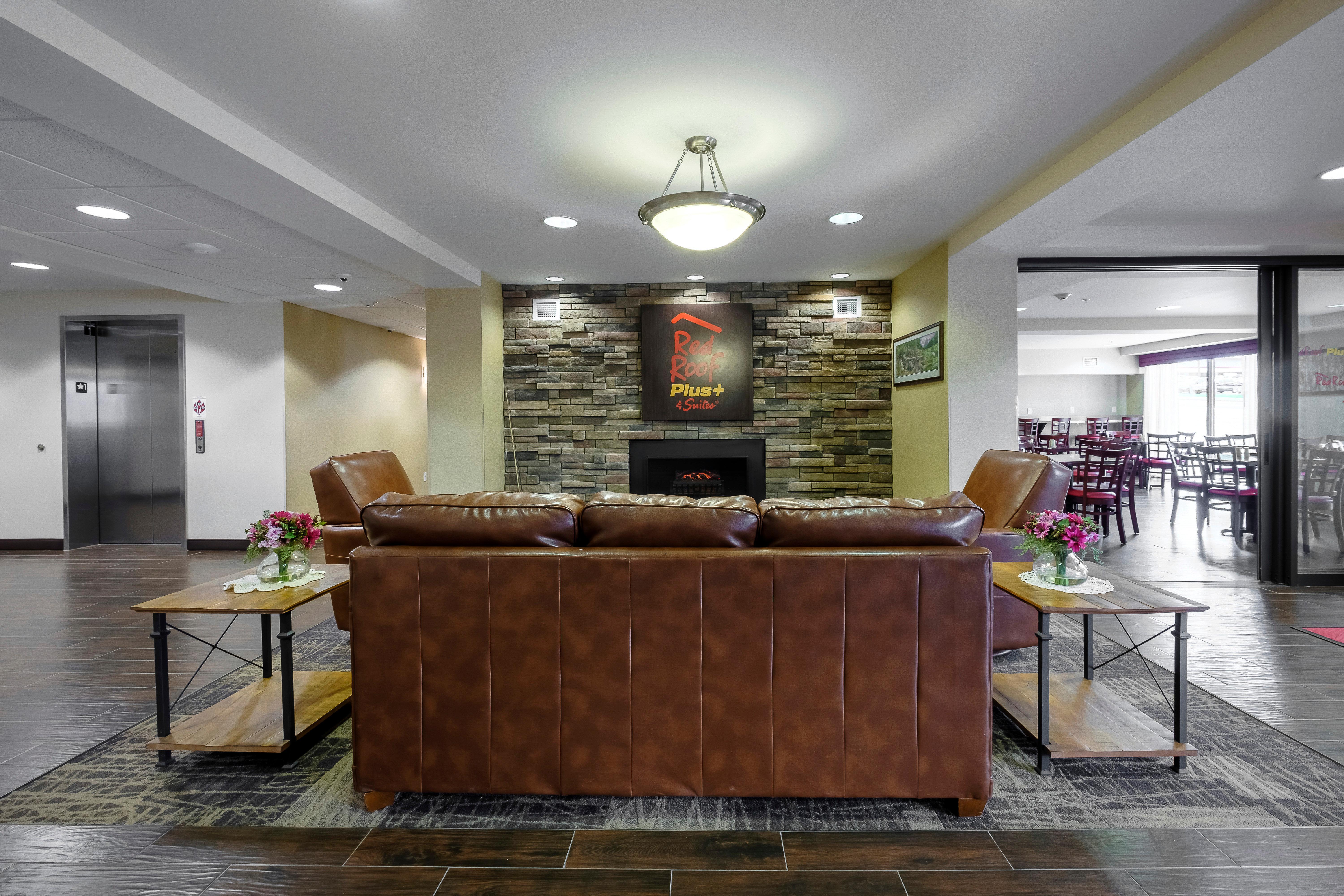 Red Roof Inn Plus+ & Suites Malone Dış mekan fotoğraf