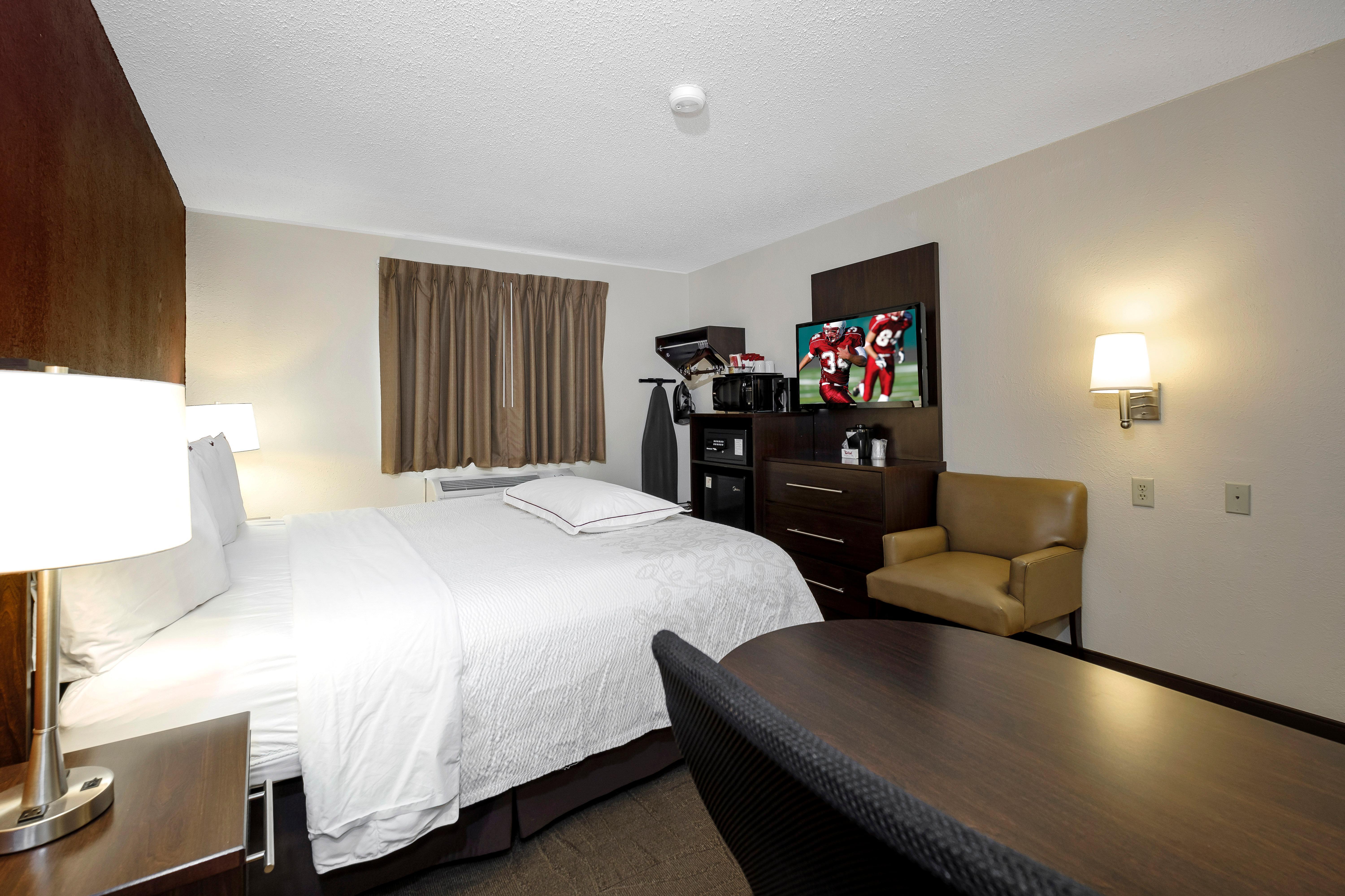 Red Roof Inn Plus+ & Suites Malone Dış mekan fotoğraf
