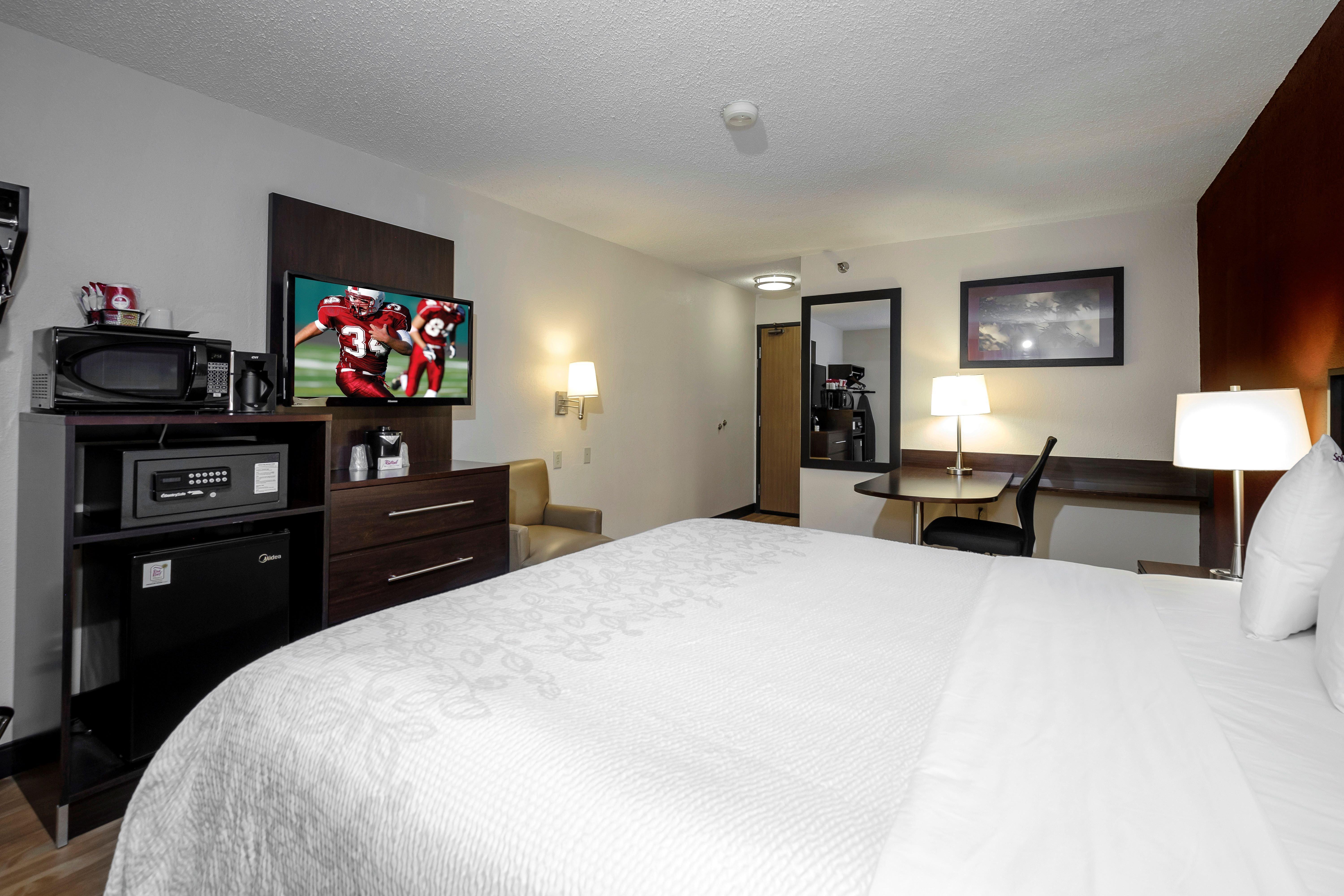 Red Roof Inn Plus+ & Suites Malone Dış mekan fotoğraf