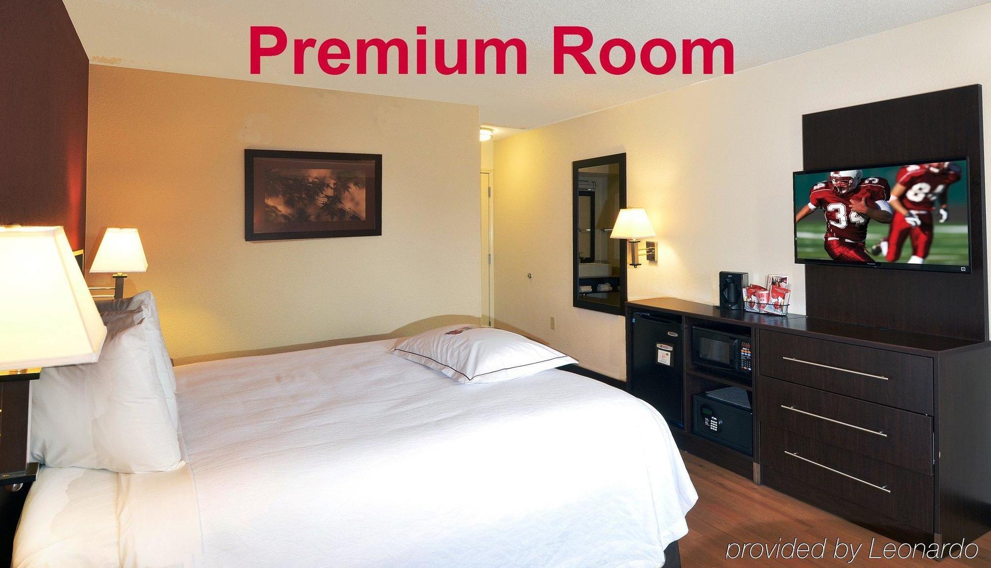 Red Roof Inn Plus+ & Suites Malone Dış mekan fotoğraf